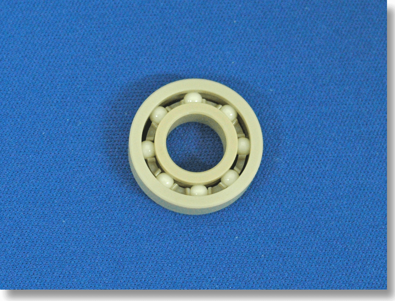 PEEK�����x�A�����O